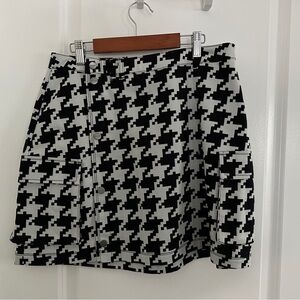 IVY PARK * Black and White Houndstooth Skirt